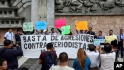 Reporteros protestan por justicia para el también periodista asesinado Leobardo Vázquez, en Papantla, estado de Veracruz, México, el 22 de marzo de 2018.