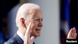 El presidente de Estados Unidos, Joe Biden, afirma que sus políticas no tienen la intención de alentar a los inmigrantes a cruzar la frontera.
