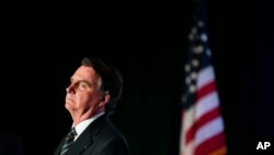 ARCHIVO - El expresidente de derecha de Brasil, Jair Bolsonaro, habla en un evento organizado por el grupo conservador Turning Point USA, en Trump National Doral Miami, el 3 de febrero de 2023, en Doral, Florida.