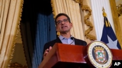 Pedro Pierluisi, juramentado como gobernador de Puerto Rico la semana pasada, habla durante una conferencia de prensa en la mansión del gobierno en San Juan, el martes 6 de agosto de 2019. La Corte Suprema de la isla anuló la juramentación el miércoles 7 de agosto de 2019.