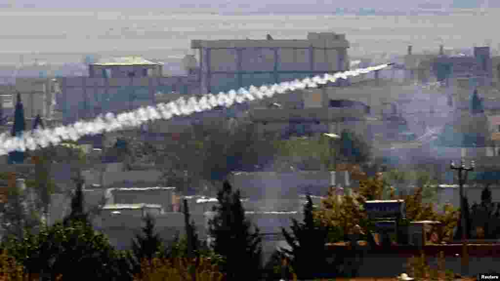 Kungiyar Daular Islama na Kusa Garin Kobani a Siriya, 6 ga Nuwamba, 2014.