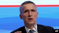 Jens Stoltenberg, secretario general de la OTAN, ofreció declaraciones durante su intervención en la asamblea de la OTAN en Estambul. 