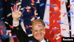 Doug Jones, ancien procureur fédéral, prêtera serment le 3 janvier à Washington au Sénat