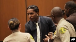 A$AP Rocky после того, как его признали невиновным во время судебного процесса во вторник, 18 февраля 2025 года, в Лос-Анджелесе.