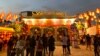 Vihara Tri Dharma Bumi Raya di Kota Singkawang, Provinsi Kalimantan Barat, dipadati pengunjung saat Cap Go Meh 2025. (Anugrah Andriansyah/VOA)