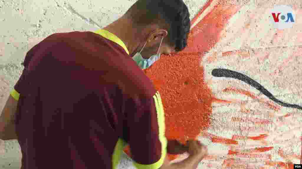 Otro joven artista que usa la capital venezolana para exponer su trabajo es Pedro Freitas. "me siento muy orgulloso, de que tanto en Caracas, como a nivel nacional se está dando mucho lo que es el arte", comenta a la VOA.