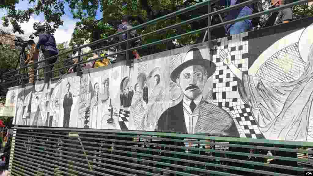 Las expresiones artísticas no faltaron. En este muro, a las afuera de la Iglesia Nuestra Señora de la Candelaria, en Caracas, muestra escenas de la visa del "médico de los pobres".