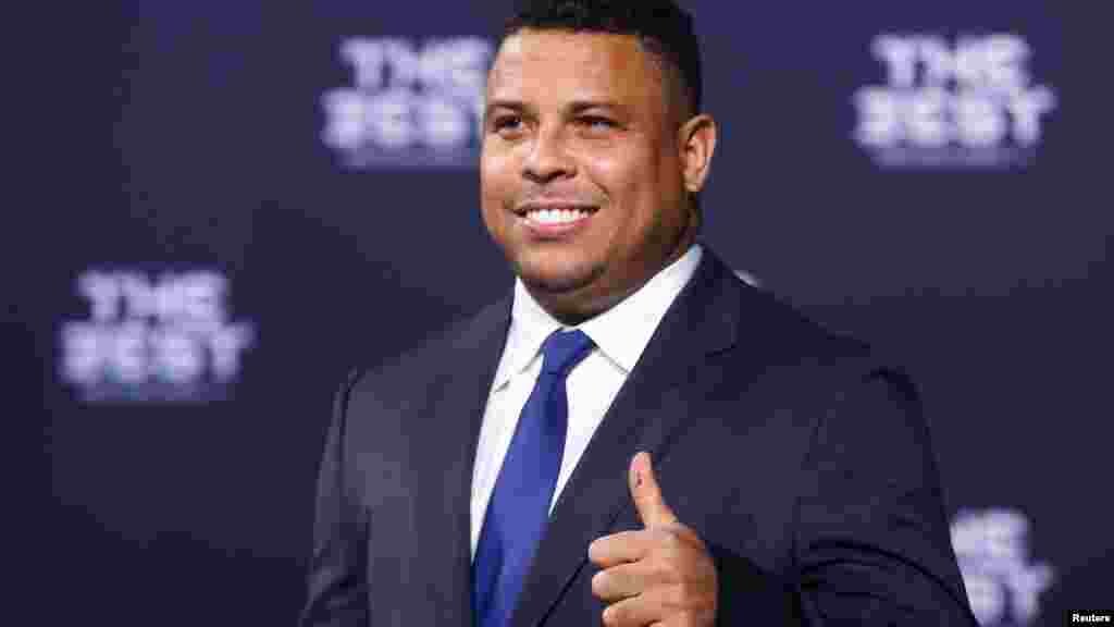 L'ancien joueur de foot Ronaldo arrive à la cérémonie des remises des trophées, à Zurich, le 9 janvier 2016.