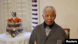 A wannan hot Nelson Mandela ne a bikincikarsa shekaru 94 da haifuwa cikin watan Yulin bara.