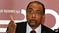 Michel Sidibe, Executive Director of UNAIDS, speaks during a press conference in Vienna (file photo -November 24, 2010)