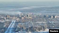 Pogeled iz vazduha na zgrade uništene u intenzivnim borbama, tokom ruske invazije na Ukrajinu, u Bahmutu, Ukrajina, 13. januara 2024.