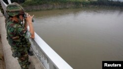 Tentara Korea Selatan mencari orang-orang yang hilang akibat naiknya permukaan air secara tiba-tiba di Sungai Imjin, dekat zona demiliterisasi yang memisahkan Korea Selatan dan Utara. (Photo: dok.)