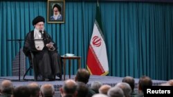 علی خامنه‌ای
