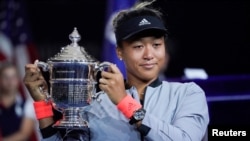 Naomi Osaka of Japan holds the U.S. Open trophy after beating Serena Williams of the USA in the women’s final of the 2018 U.S. Open tennis tournament at the USTA Billie Jean King National Tennis Center in New York, Sept, 8, 2018.