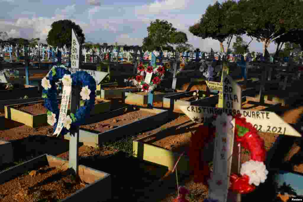 Un cementerio en Manaus, Brasil, donde el número de víctimas ha llevado al país entre los tres primeros del mundo después de India y Estados Unidos.