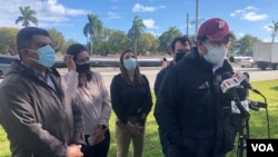 El ministro consejero del gobierno interino de Juan Guaidó, Gustavo Marcano, durante una conferencia frente al Centro de Detención de Broward, en Florida. Diciembre 28, 2020. Foto: Antoni Belchi - VOA.