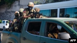 Miembros de las Fuerzas Armadas de Haití patrullan en Petion-Ville, en Puerto Príncipe, el 19 de noviembre de 2024. 