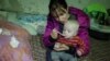 Ольга Шевченко та її 6-місячний син Євген у бомбосховищі на Харківщині. 12 жовтня 2022. REUTERS/Vyacheslav Madiyevskyy