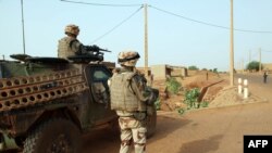 Des soldats français dans Gao, octobre 2013.