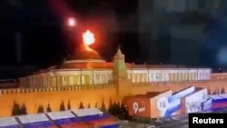 据称是5月3日在克里姆林宫上空爆炸的无人机视频截图。