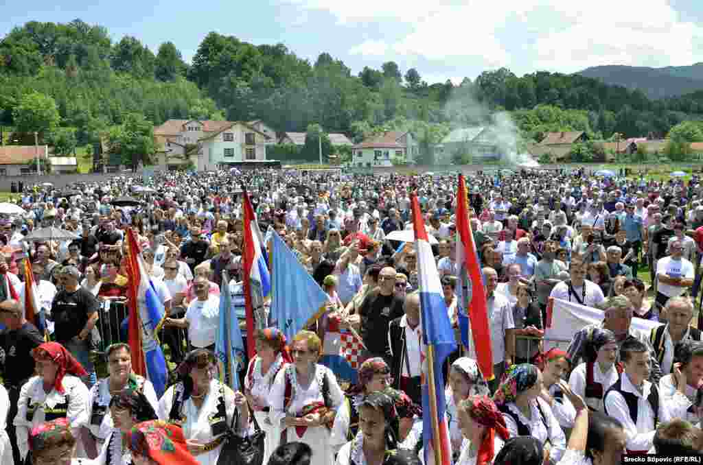Кордіча зустрічають у місті Бусовач.