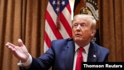 En una orden ejecutiva, Trump anunció que Estados Unidos va a bloquear las propiedades o activos de cualquier funcionario del tribunal de La Haya que esté involucrado en la investigación.
