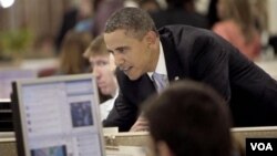 Presiden Obama adalah politisi yang rajin menggunakan teknologi, termasuk Twitter dan Facebook, sebagai alat untuk berkampanye.