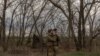 Проголосований ВРУ законопроєкт про мобілізацію не містить положення про демобілізацію. На фото: військовослужбовець мобільного підрозділу протиповітряної оборони 117-ї окремої механізованої бригади на позиції в Запорізькій області, 6 квітня 2024 р. Roman PILIPEY/AFP