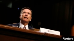 Mantan Direktur FBI James Comey memberikan kesaksian di hadapan Komisi Intelijen Senat AS di Gedung Capitol, Washington, 8 Juni 2017. 