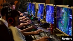 In this file photo, people play online games at an internet cafe in Fuyang, Anhui province, China August 20, 2018. (REUTERS/Stringer/File Photo)
