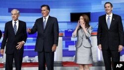 美國共和黨總統候選人羅恩‧保羅(左)﹑米特‧羅穆尼(左而)﹑米歇爾‧巴克曼和鮑倫蒂(右)