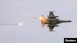 Un avión caza de fabricación taiwanesa participa en ejercicios de defensa en Taichung, Taiwán, el 16 de julio de 2020.