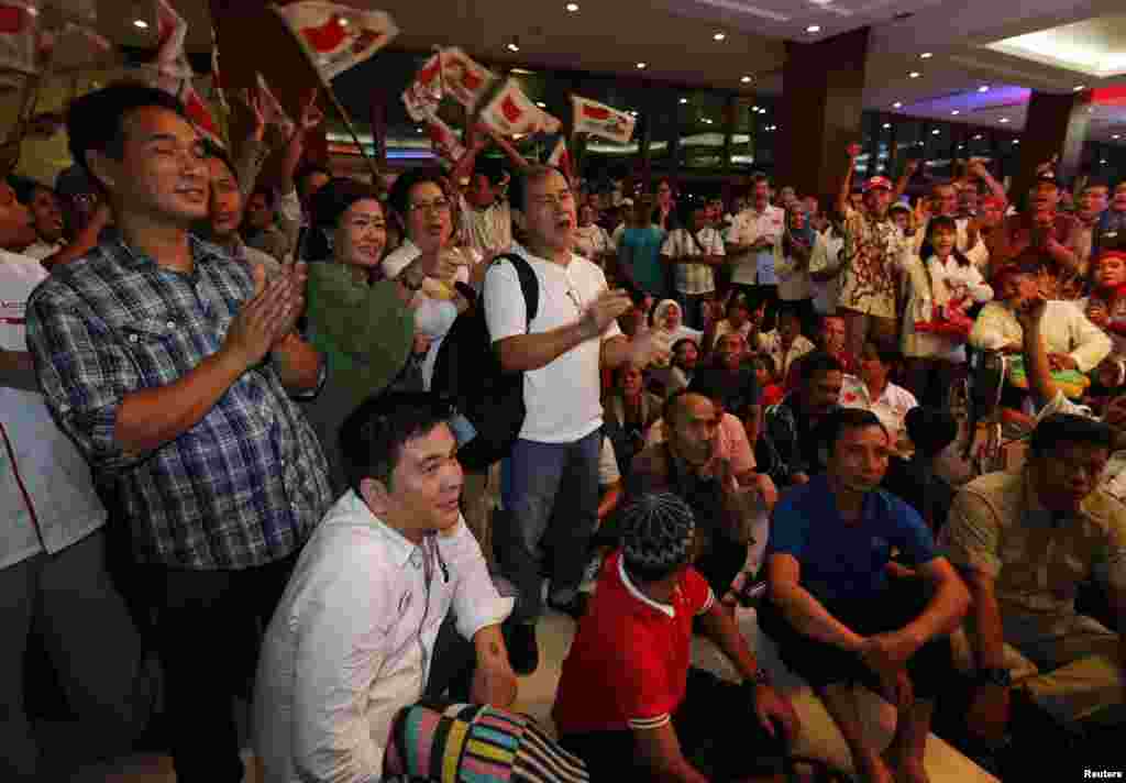 Supporters of Indonesian presidential candidate Prabowo Subianto cheer after he declared victory in the country's presidential election in Jakarta, July 9, 2014.