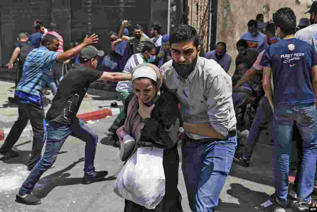 G'azo shahrida bombardimon qilingan hudud aholisi evakuatsiya qilinmoqda. 11-may, 2021.