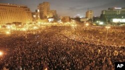 Thousands of demonstrators protest in central Cairo demanding the ouster of President Hosni Mubarak and calling for reforms, 25 Jan 2011