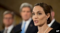 La actriz estadounidense Angelina Jolie dijo haberse hecho una doble mastectomía preventiva.