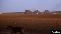 Vehículos blindados israelíes maniobran cerca de la frontera de Gaza, en medio del conflicto en curso en Gaza entre Israel y Hamás, en Israel, el 16 de diciembre de 2024.