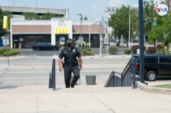 El teniente Gabriel Rodríguez, nació, creció y ofrece sus servicios en la ciudad de Camden, Nueva Jersey. Explicó a la VOA que antes de la reforma policial, este sitio era visto como "la meca de la heroína". [Fotografía: Ismael Rodríguez].