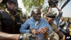 Le principal opposant en Ouganda Kizza Besigye arrêté pour la troisième fois depuis le scrutin présidentiel du 18 février 2016.