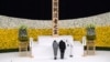Japanski car Naruhito i carica Masako klanjaju se na memorijalnoj službi u Tokiju kojom je obeležena 75. godišjica predaje Japana u Drugom svetskom ratu (Foto: Carl Court/Pool Photo via AP)
