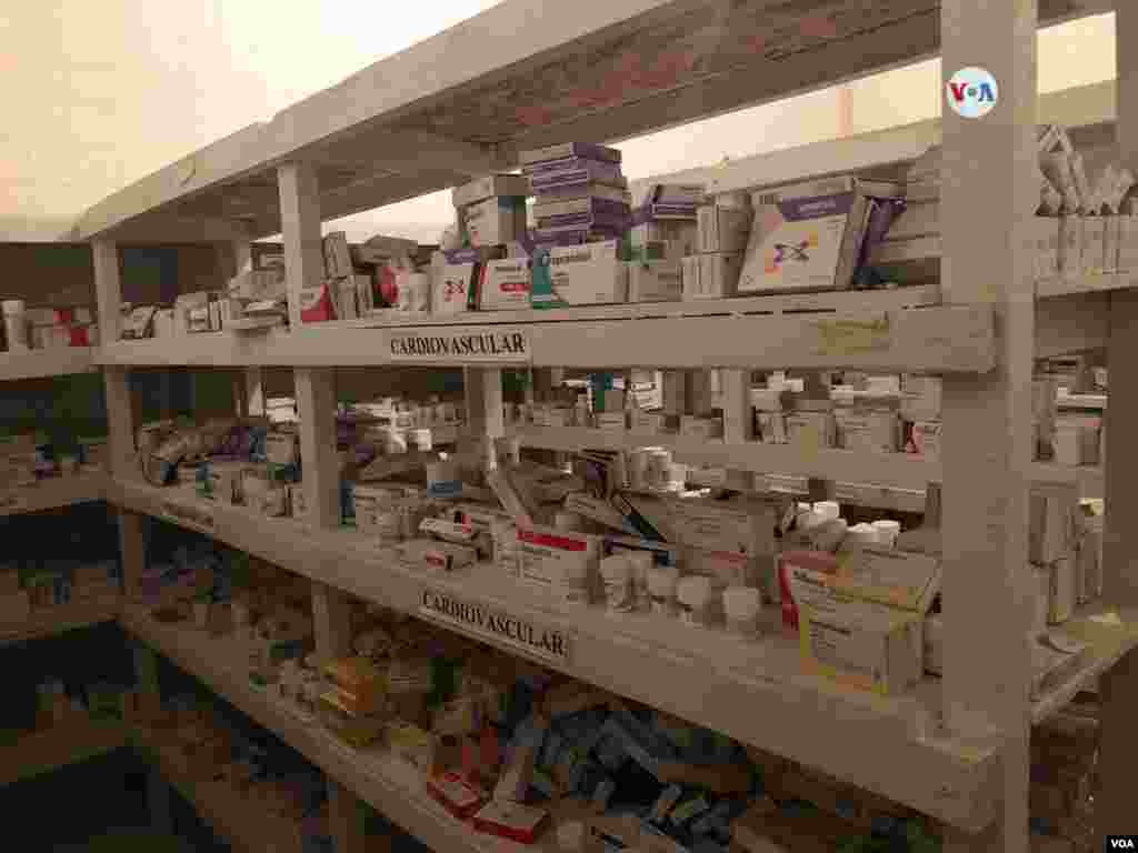 Farmacia habilitada para el albergue está en proceso de remodelación según el pastor Fierro, que indica que un segundo edificó será abierto y que este incluye un consultorio médico. Photo: Celia Mendoza - VOA.