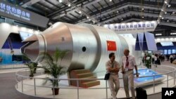 Modelo de la estación espacial Tiangong 1 en una exhibición aerospacial en 2010, en China.