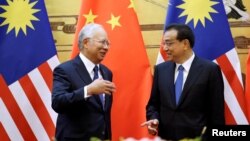 2016年11月1日马来西亚总理纳吉卜拉扎克和中国总理李克强在人民大会堂出席签字仪式