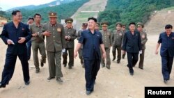 북한 김정은 국방위원회 제1위원장이 강원도 마식령스키장 건설현장을 방문했다고 조선중앙통신이 18일 보도했다.