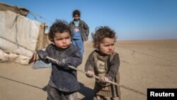 Des enfants de Raqqa dans un camp de déplacés, Ras al-Ain, Syrie, le 22 janvier 2017. 