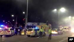La police sur les lieux de l'incendie et de l'effondrement d'un immeuble, Leicester, Angleterre, le 25 février 2018.