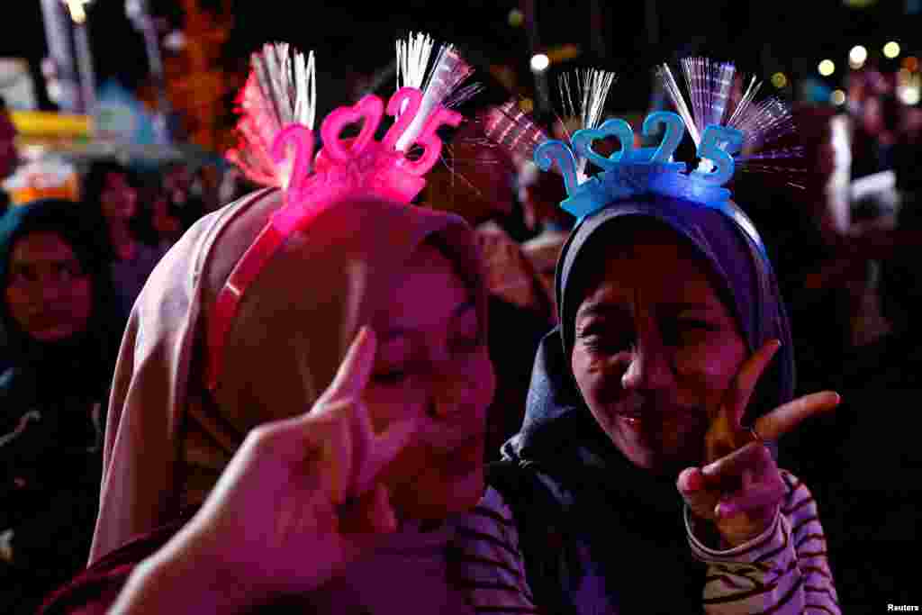 La población de Yakarta, en Indonesia, se reunió para la víspera del 2025 